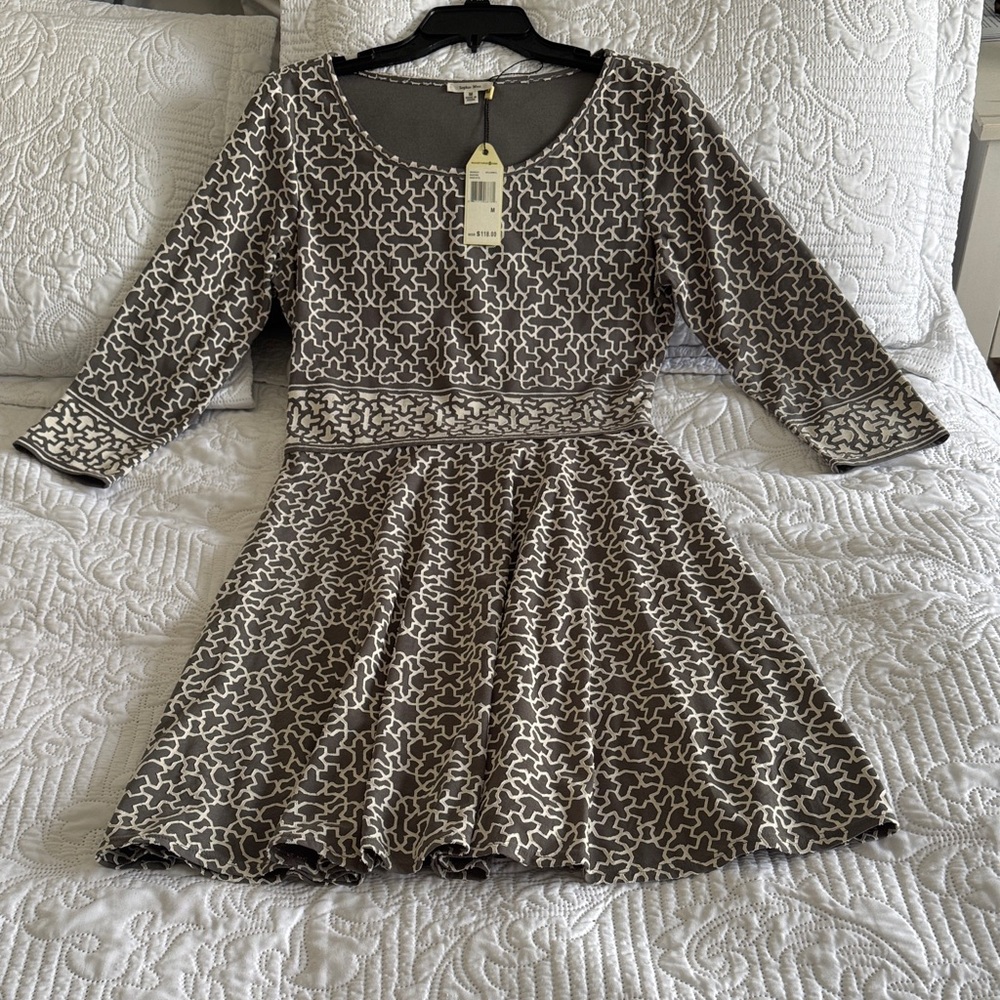 Sophie Max Gray and White Long Sleeve Dress